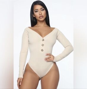Fashion Nova Beige V-Neck Bodysuit